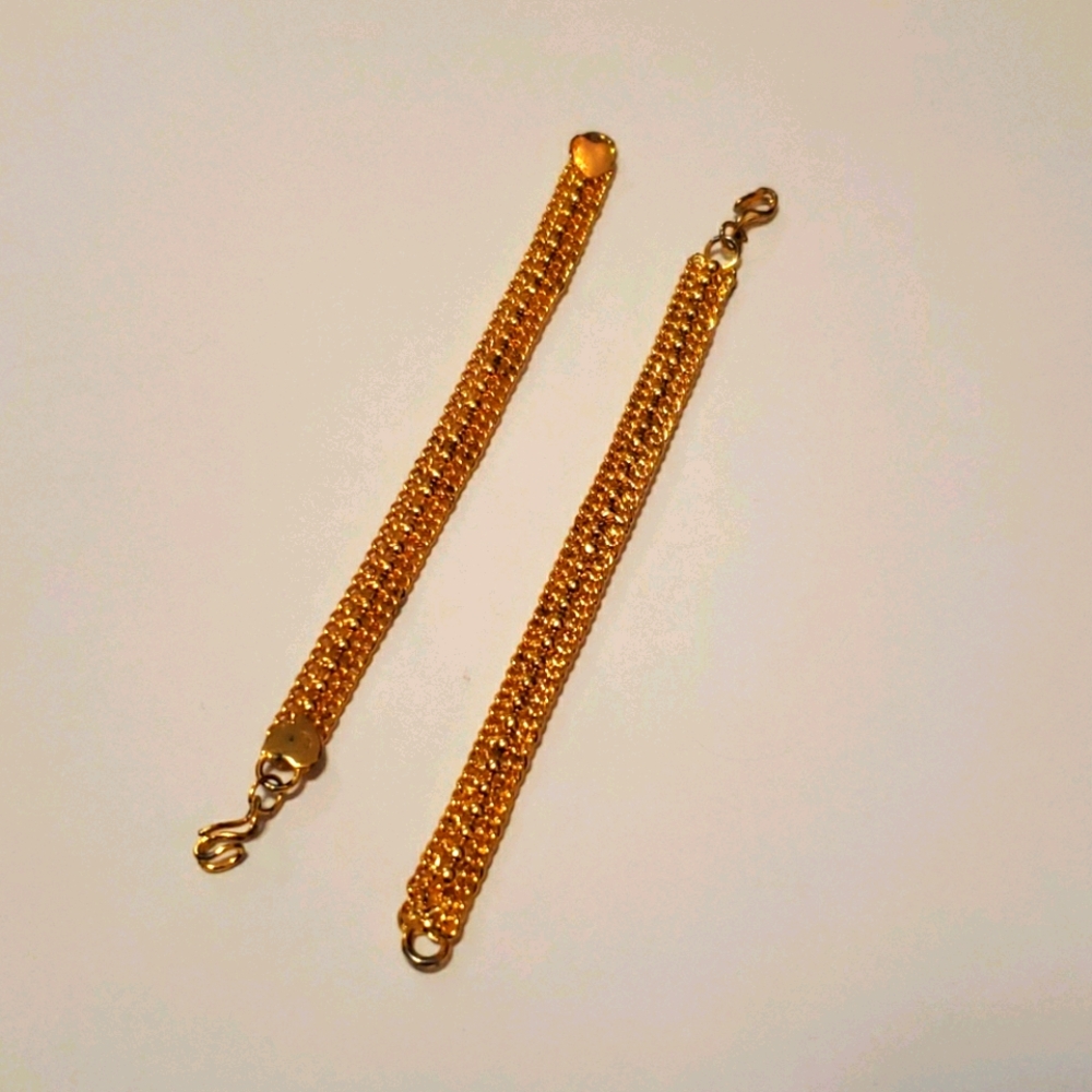 SOLD!! Gold-Toned Chain-link Bracelet w/ Hearts 🔴 - Picture 5 of 8